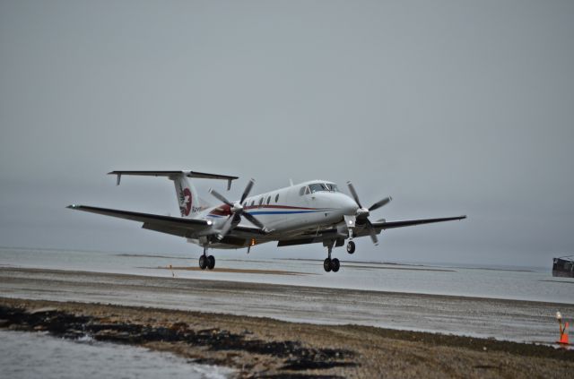 Beechcraft 1900 (N815GV) - 815 touching down. 