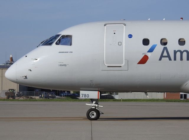 Embraer 170/175 (N780AH)