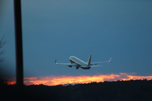 Boeing 737-800 (N596AS) - Take off runway 23R on a very chilly night.