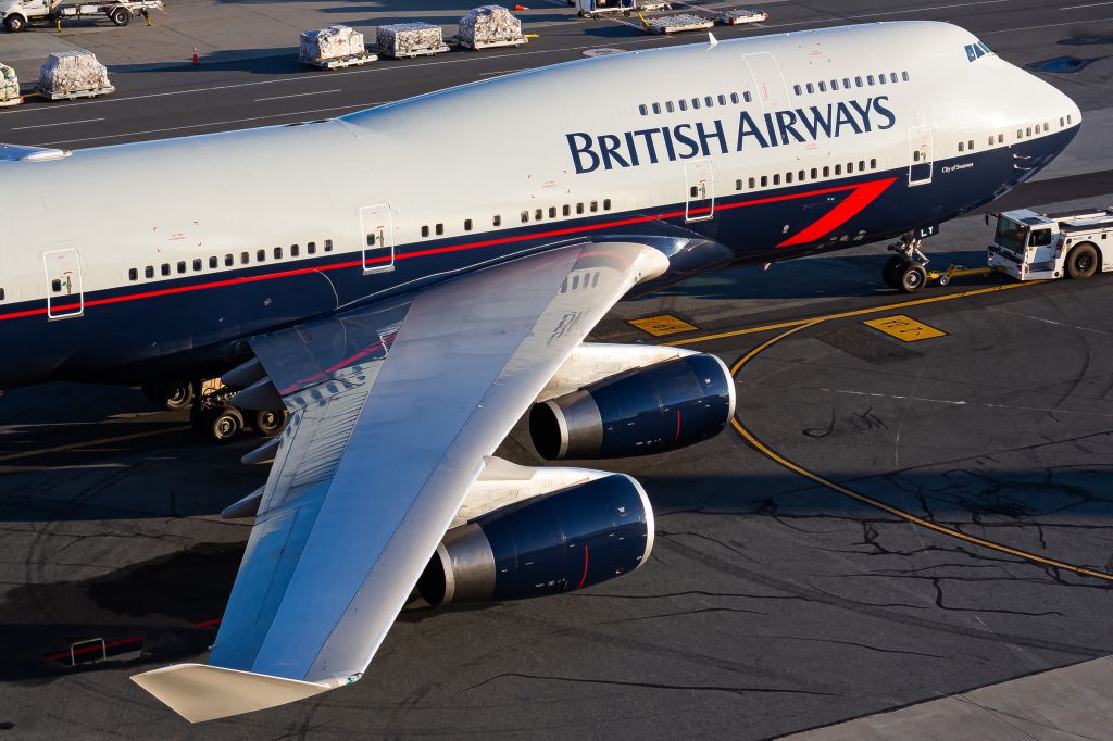 Boeing 747-400 (G-BNLY)