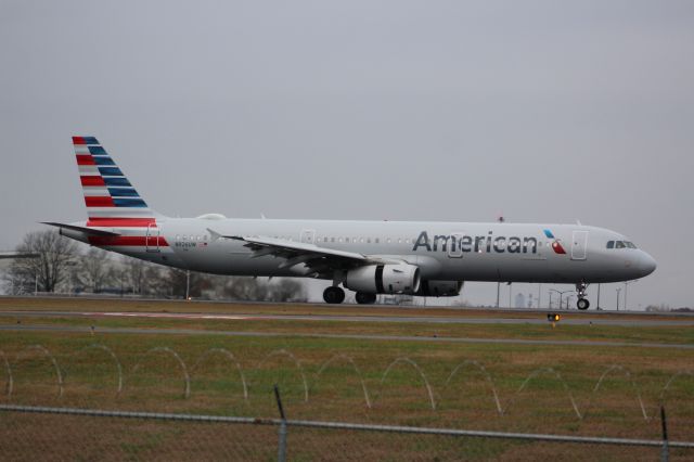 Airbus A321 (N926UW)