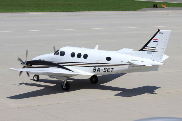 Beechcraft King Air 90 (9A-SET)