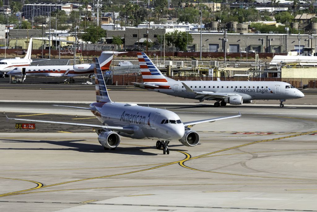 Embraer 175 (N275NN) - N275NN rolling out on * while N774XF is heading to the holding box waiting for their gate to open. 