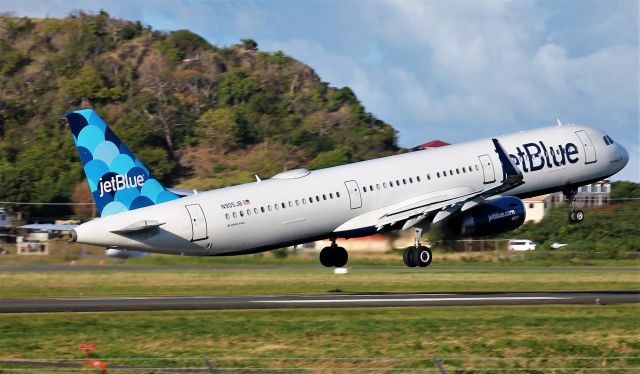 Airbus A321 (N905JB)