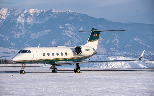 Gulfstream Aerospace Gulfstream IV (N228RE) - Nice GIV on a snowy ramp at KBZN.