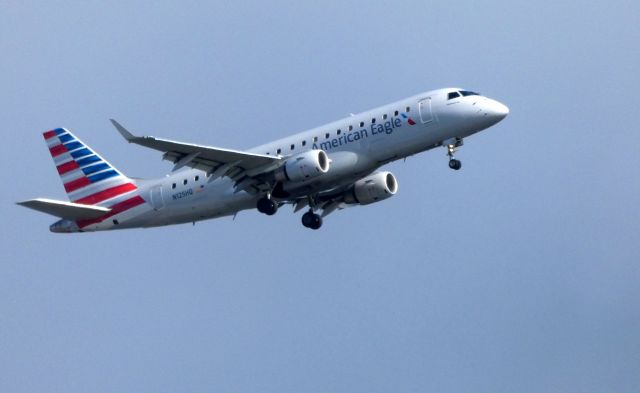 Embraer ERJ 175 (N125HQ) - On final is American Airlines Eagle Embraer ERJ-175 in the Summer of 2018.