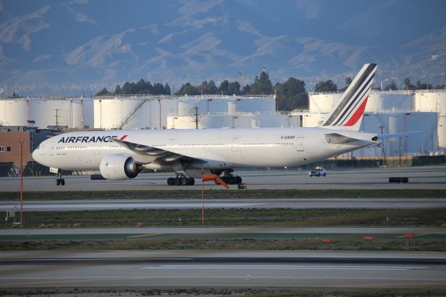 BOEING 777-300ER (F-GSQV)