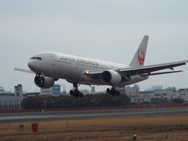 Boeing 777-200 (JA772J)