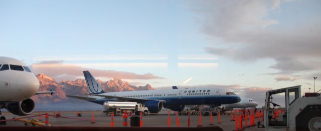 — — - United Airlines equipment being prepared at Jackson Hole