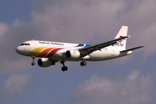 Airbus A320 (LZ-BHD) - Balkan Holidays Air (BH Air) - A320-211 (LZ-BHD) (Photo May 2007)