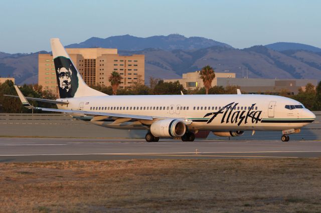 Boeing 737-900 (N319AS)