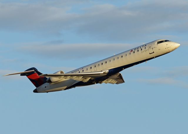 Canadair Regional Jet CRJ-700 (N641CA)