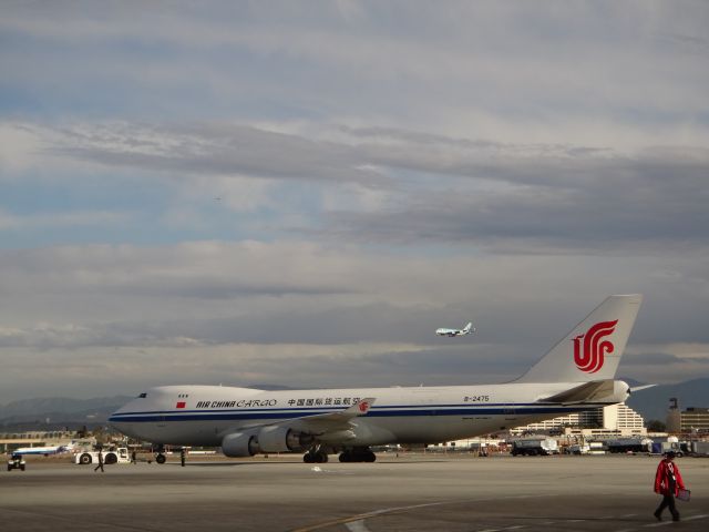 Boeing 747-400 (B-2475)