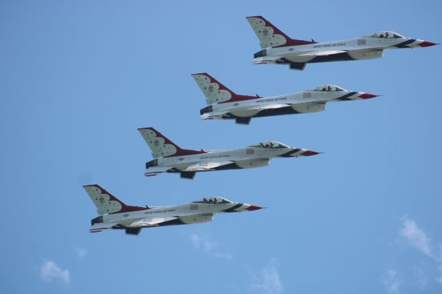 Lockheed F-16 Fighting Falcon —