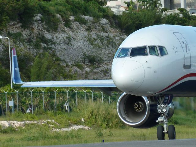 Boeing 757-200 (N206UW)