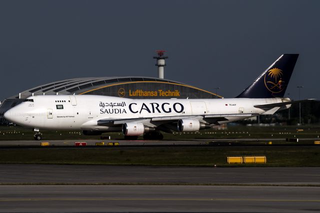 Boeing 747-400 (TC-ACF) - evening sun