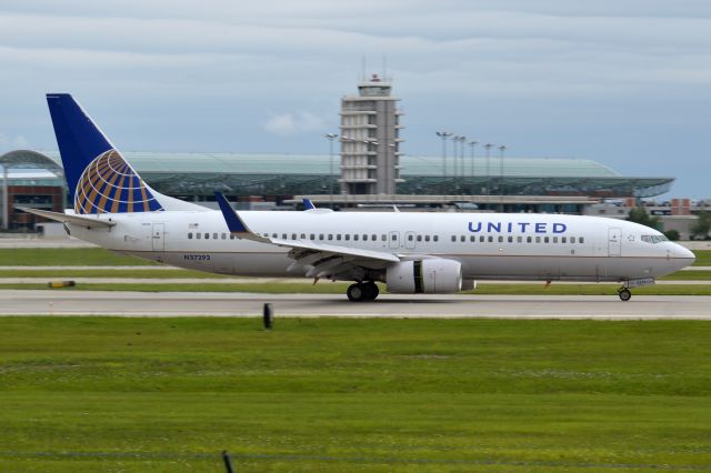 Boeing 737-800 (N37293)