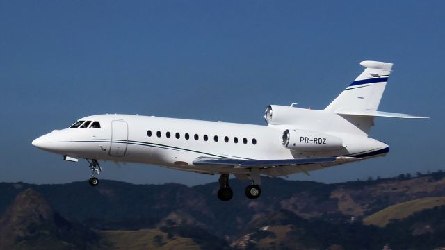 Dassault Falcon 900 (PR-ROZ)