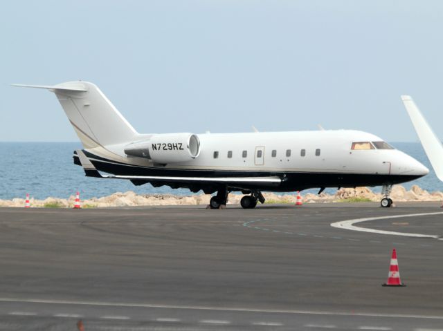 Canadair Challenger (N729HZ)