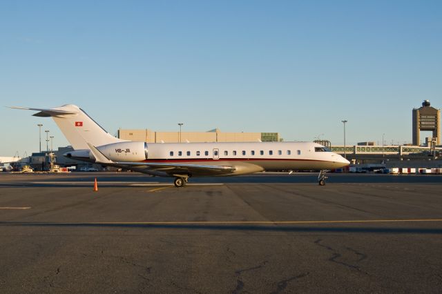 Bombardier Global Express (HB-JII) - Special with KBOS Logan ATCT - SWISS precision !