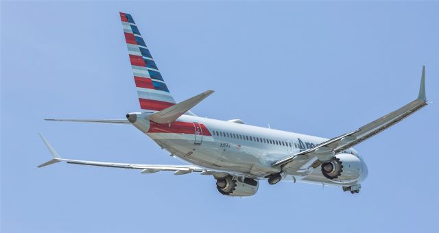 Boeing 737 MAX 8 (N315RJ) - American airlines Max 8 departing St Maarten.