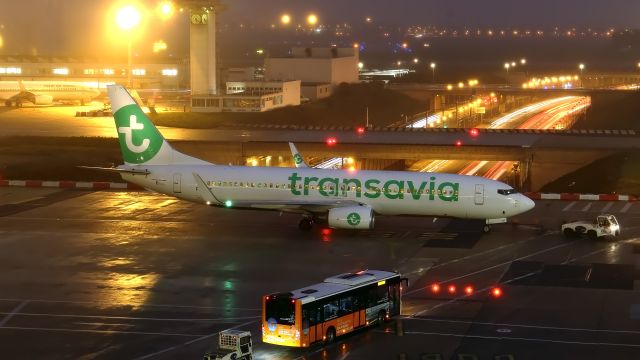 Boeing 737-700 (F-GZHE) - 20/12/2017.Terrasse du Terminal Sud.