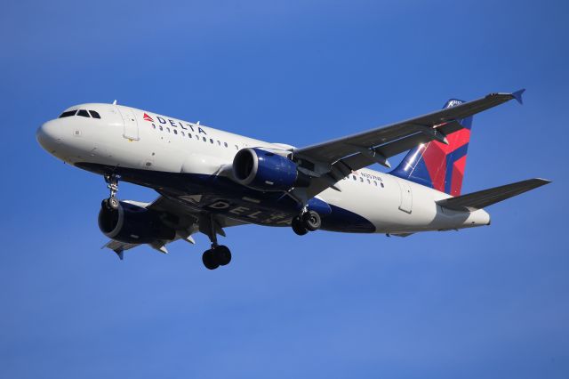 Airbus A319 (N357NB)