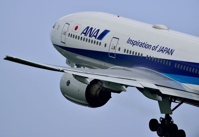 Boeing 777-200 (JA713A)