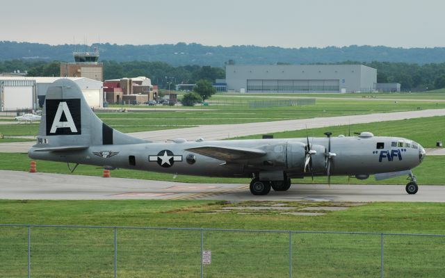 Boeing B-29 Superfortress (N529B) - this is the only air worthy    B-29 in the world, such a beautiful sight to see was well worth the fight in traffic to get to and see,