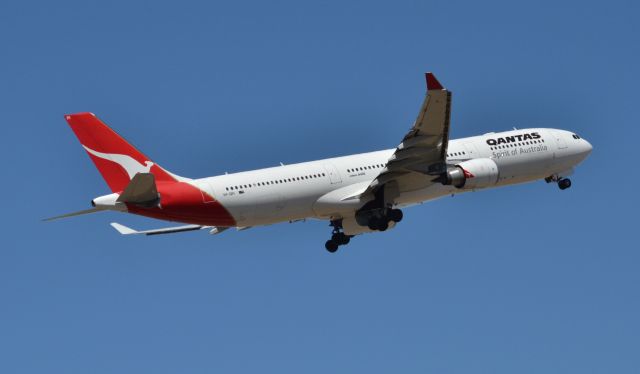 Airbus A330-300 (VH-QPI)