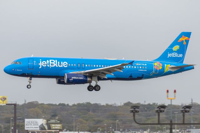 Airbus A320 (N779JB) - 04 Arrival. Bluericua.