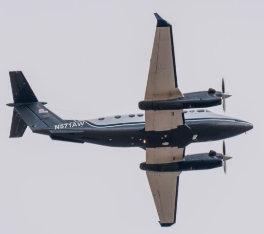 Beechcraft Super King Air 300 (N571AW)