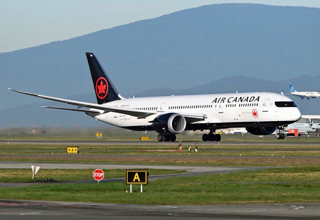 Boeing 787-9 Dreamliner (C-GWUU)