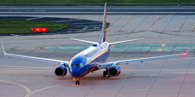 Boeing 737-800 (N8311Q) - Spooling up for a sunrise takeoff, the dawn twilight reflecting on the fuselage. Nikon D750, ISO 3600