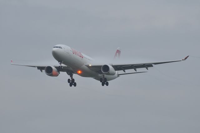 Airbus A330-300 (HB-JHK)