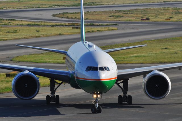 BOEING 777-300ER (B-16705)