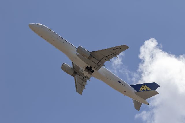 Boeing 757-200 (VH-PQA)