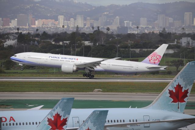 BOEING 777-300ER (B-18002)