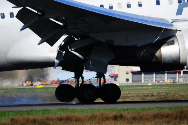 BOEING 767-300 (N348AN)