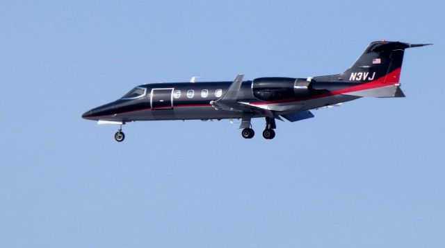 Learjet 31 (N3VJ) - On final is this 1991 Learjet 31A in the Winter of 2019... Currently configured for Medevac service in the Winter of 2019.