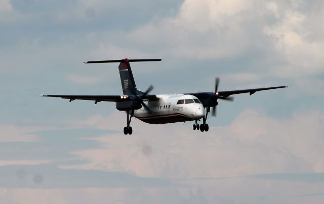 de Havilland Dash 8-200 (N812EX)