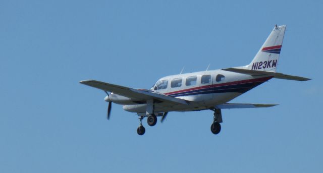 Piper Navajo (N123KW) - On final is this 1968 Piper Navajo PA-31-310 in the Autumn of 2020.