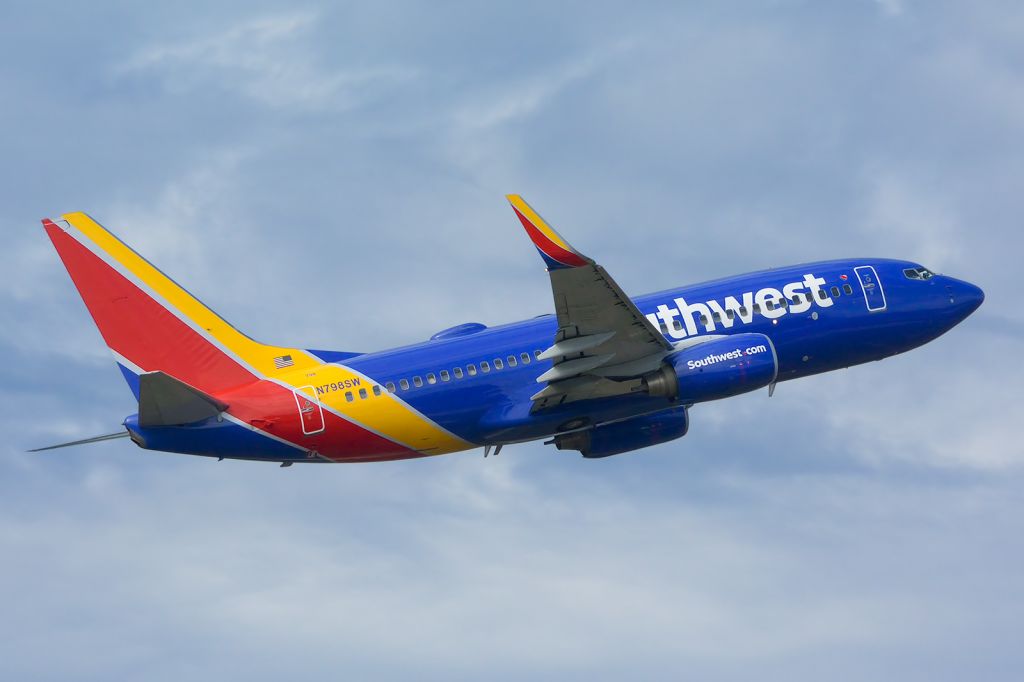Boeing 737-700 (N798SW) - 01/11/2015. Outbound RWY 1R for KBNA