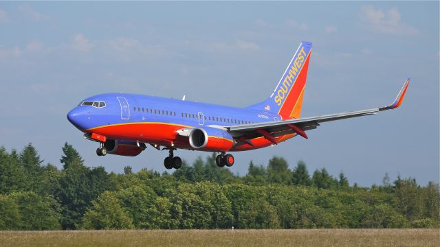 Boeing 737-700 (N787SA) - SWA8702 KMCO to KPAE on final approach to runway 34L on 7/9/12 for maintenance at ATS.