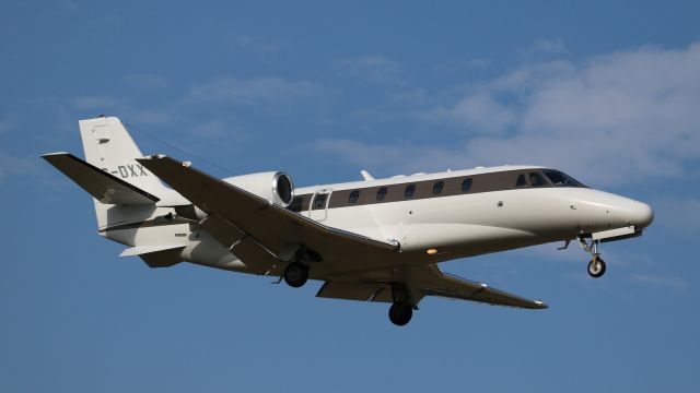 Hawker 800 (CS-DXX)