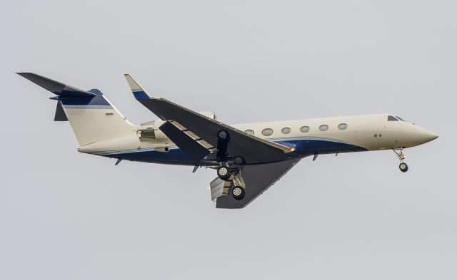 Gulfstream Aerospace Gulfstream IV (N827GA) - Arriving rwy 2L @KDPA.
