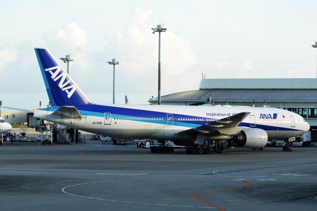 Boeing 777-200 (JA713A)