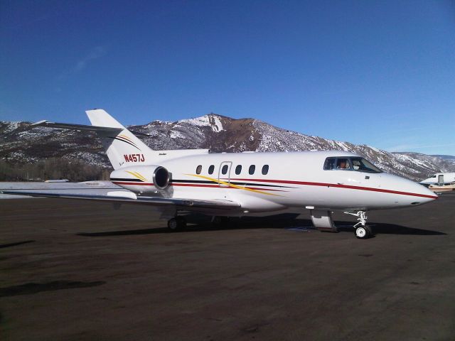 Hawker 800 (N457J) - Parked in Aspen on a crisp cold Jan morn waiting on passengers. Photo by Fred Veazey