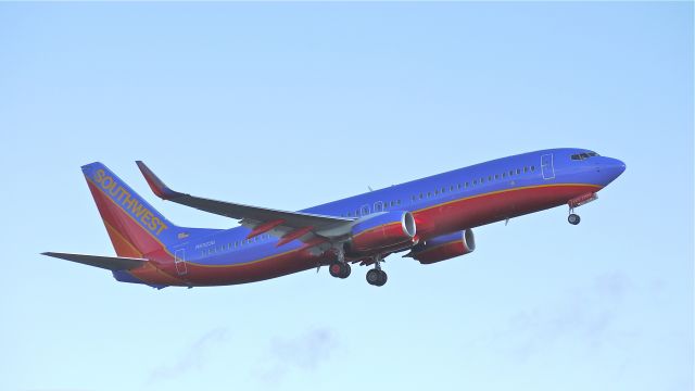 Boeing 737-800 (N8329B) - BOE628 flies a missed approach to runway 16R on 12/14/12. (LN:4292 c/n 37006).
