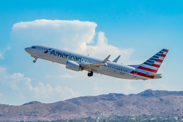 Boeing 737 MAX 8 (N315SD) - American Airlines 737 MAX 8 taking off from PHX on 9/27/22. Taken with a Canon 850D and Rokinon 135mm f/2 manual focus lens. 